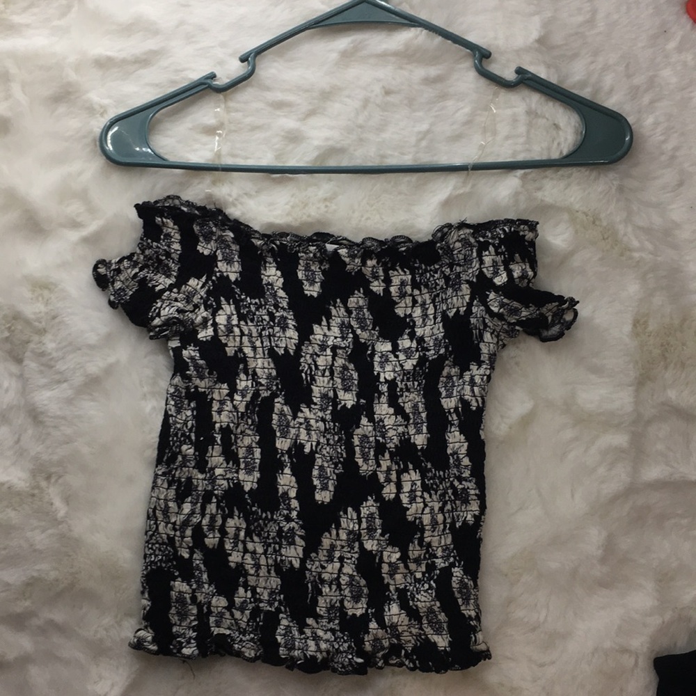 Gorgeous floral off the shoulder crop top.